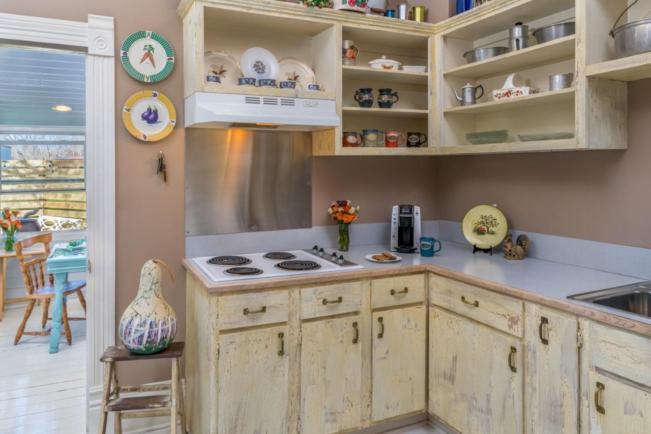 Maison D'Memoire Bed & Breakfast Cottages Rayne Bagian luar foto