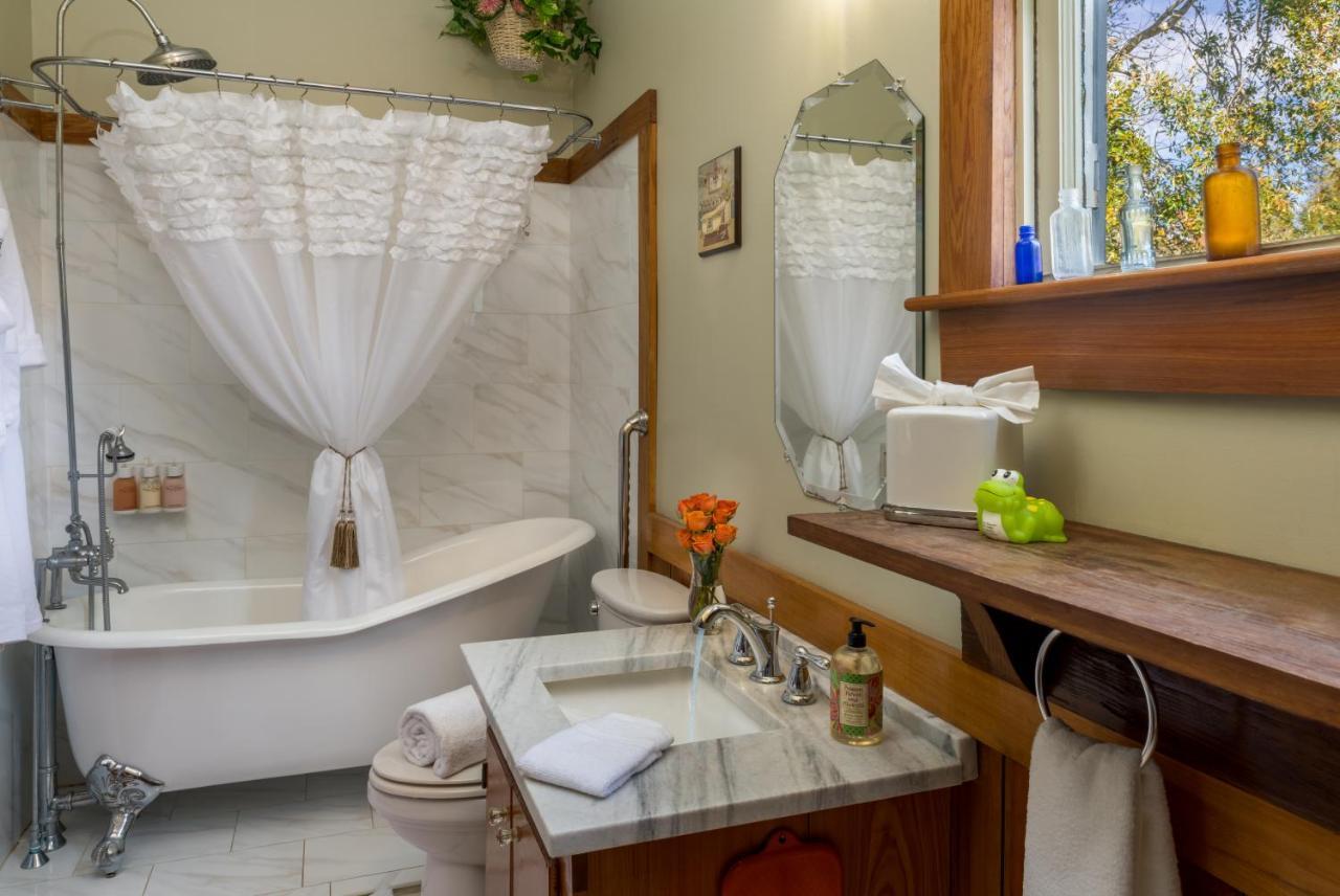 Maison D'Memoire Bed & Breakfast Cottages Rayne Bagian luar foto
