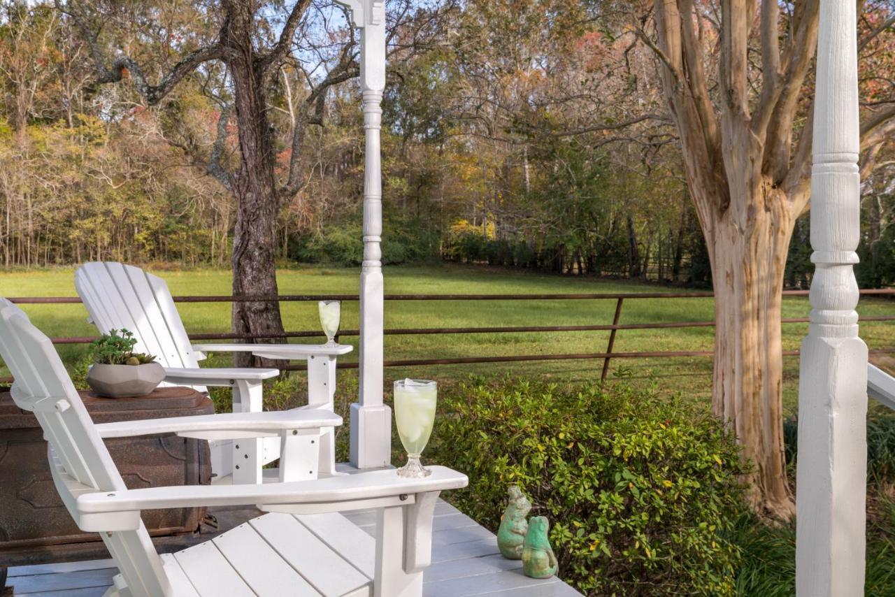 Maison D'Memoire Bed & Breakfast Cottages Rayne Bagian luar foto
