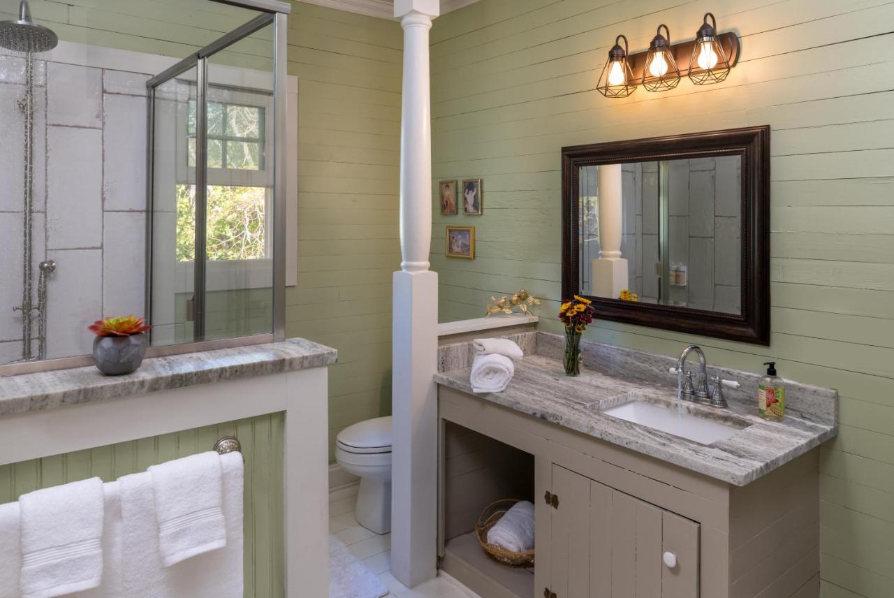 Maison D'Memoire Bed & Breakfast Cottages Rayne Bagian luar foto