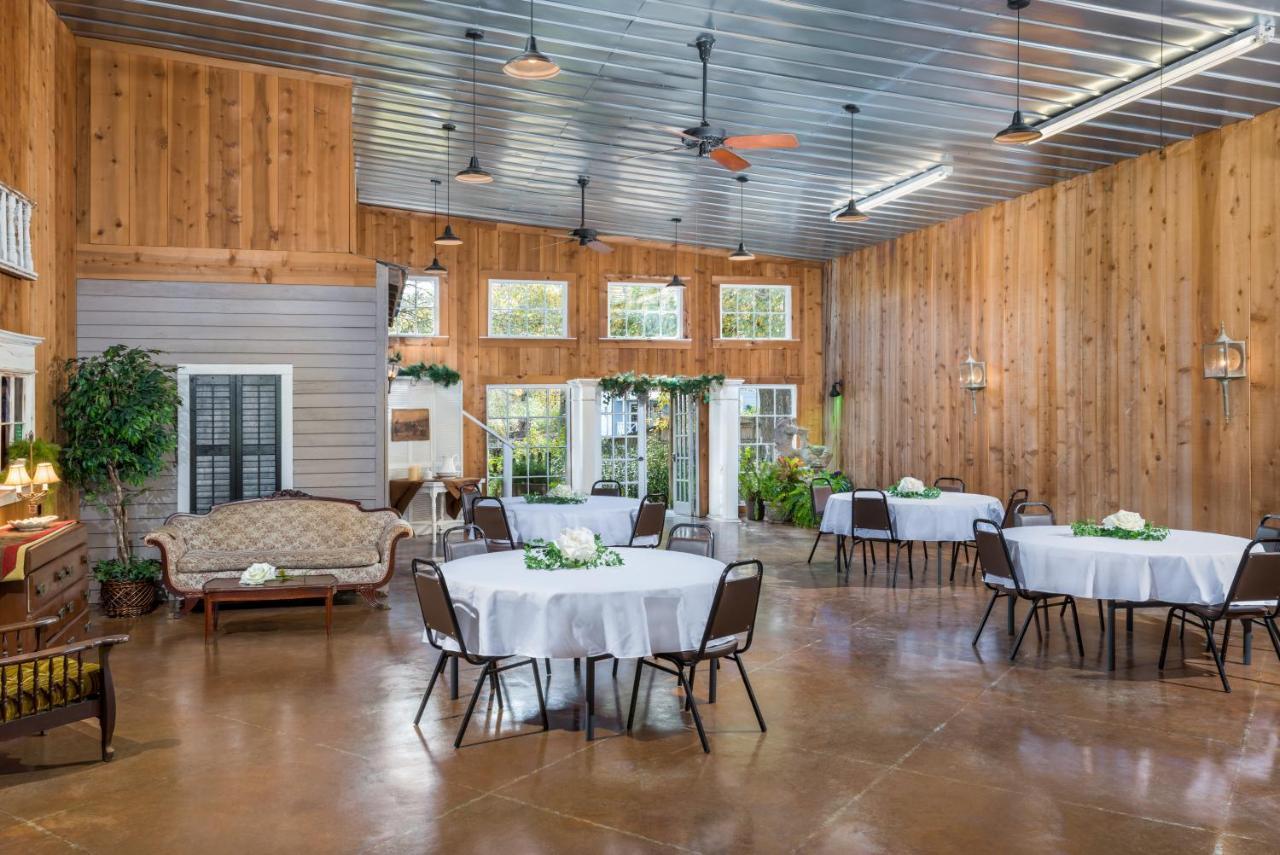 Maison D'Memoire Bed & Breakfast Cottages Rayne Bagian luar foto